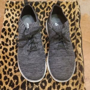 EDDIE BAUER SIZE 8 Stylish Gray Knit Women's Shoes